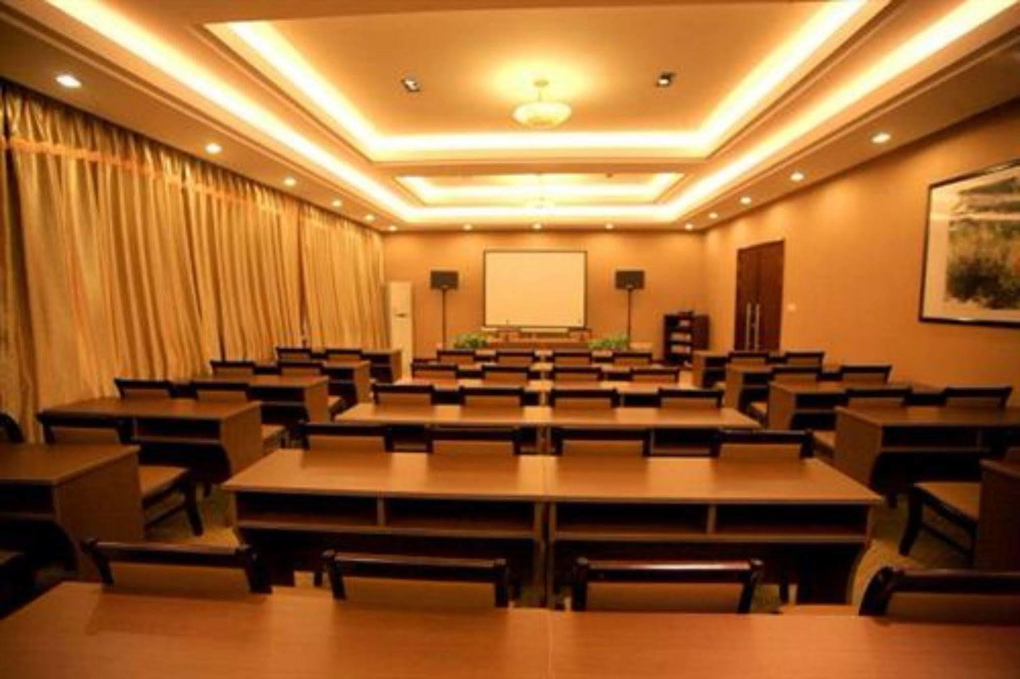 Overseas Chinese International Hotel Κινκντάο Εξωτερικό φωτογραφία