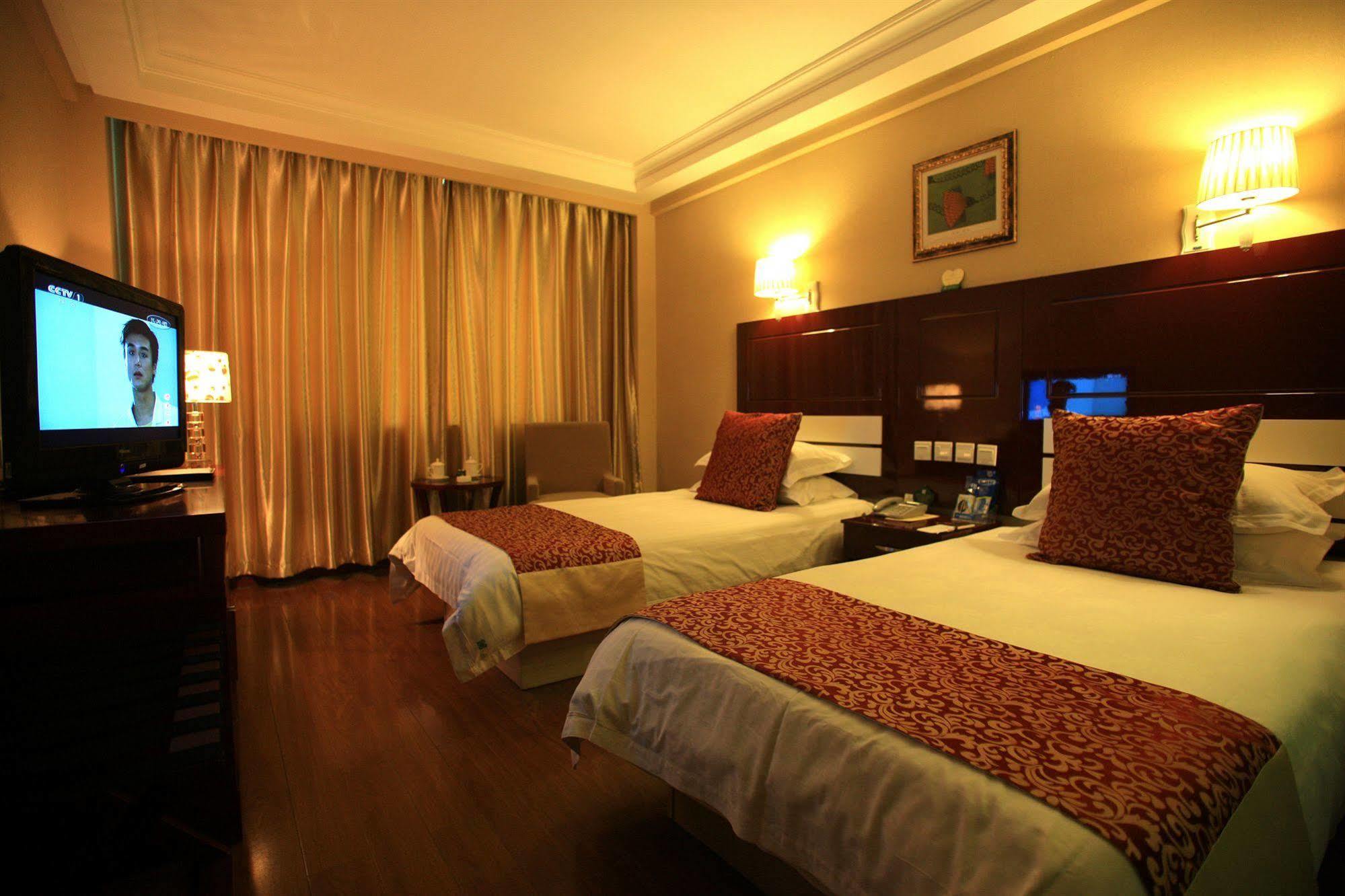 Overseas Chinese International Hotel Κινκντάο Εξωτερικό φωτογραφία